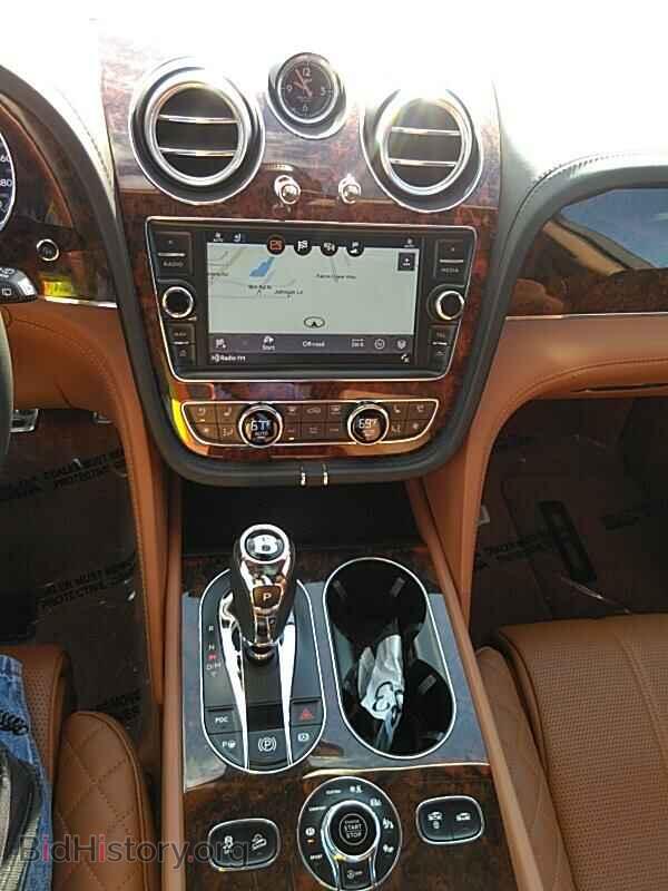 2017 Bentley Bentayga - VIN: SJAAC2ZVXHC014229 - Фото 4