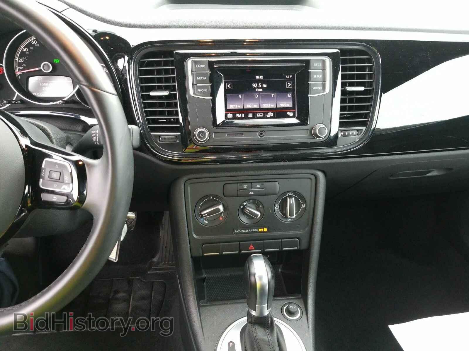 2019 Volkswagen Beetle - VIN: 3VWFD7ATXKM706258 - Фото 4