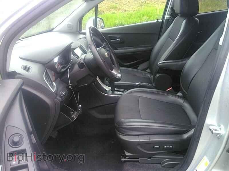 2019 Chevrolet Trax - VIN: KL7CJLSB2KB917827 - Photo 3