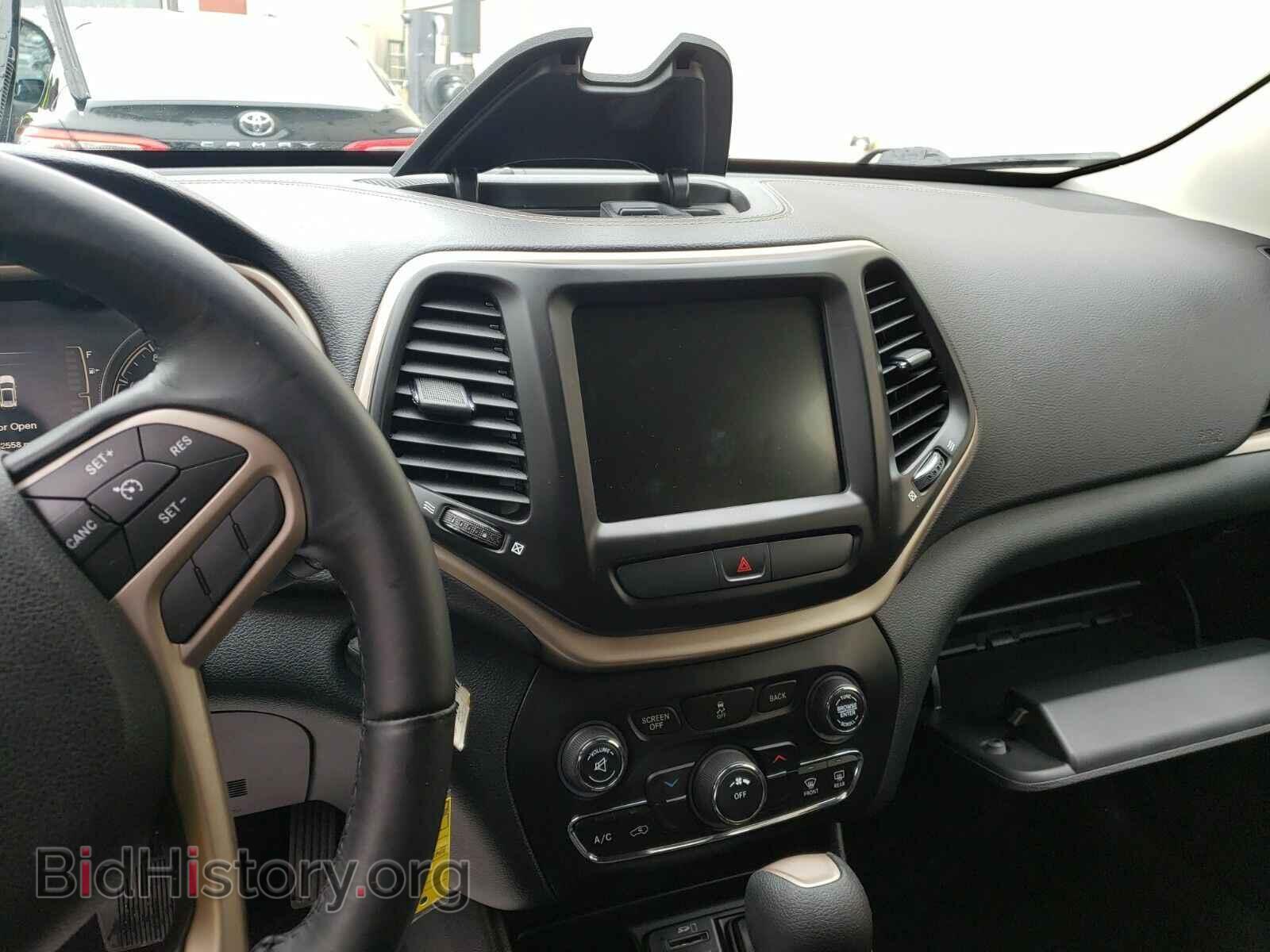 2017 Jeep Cherokee - VIN: 1C4PJLCB7HW574209 - Фото 4