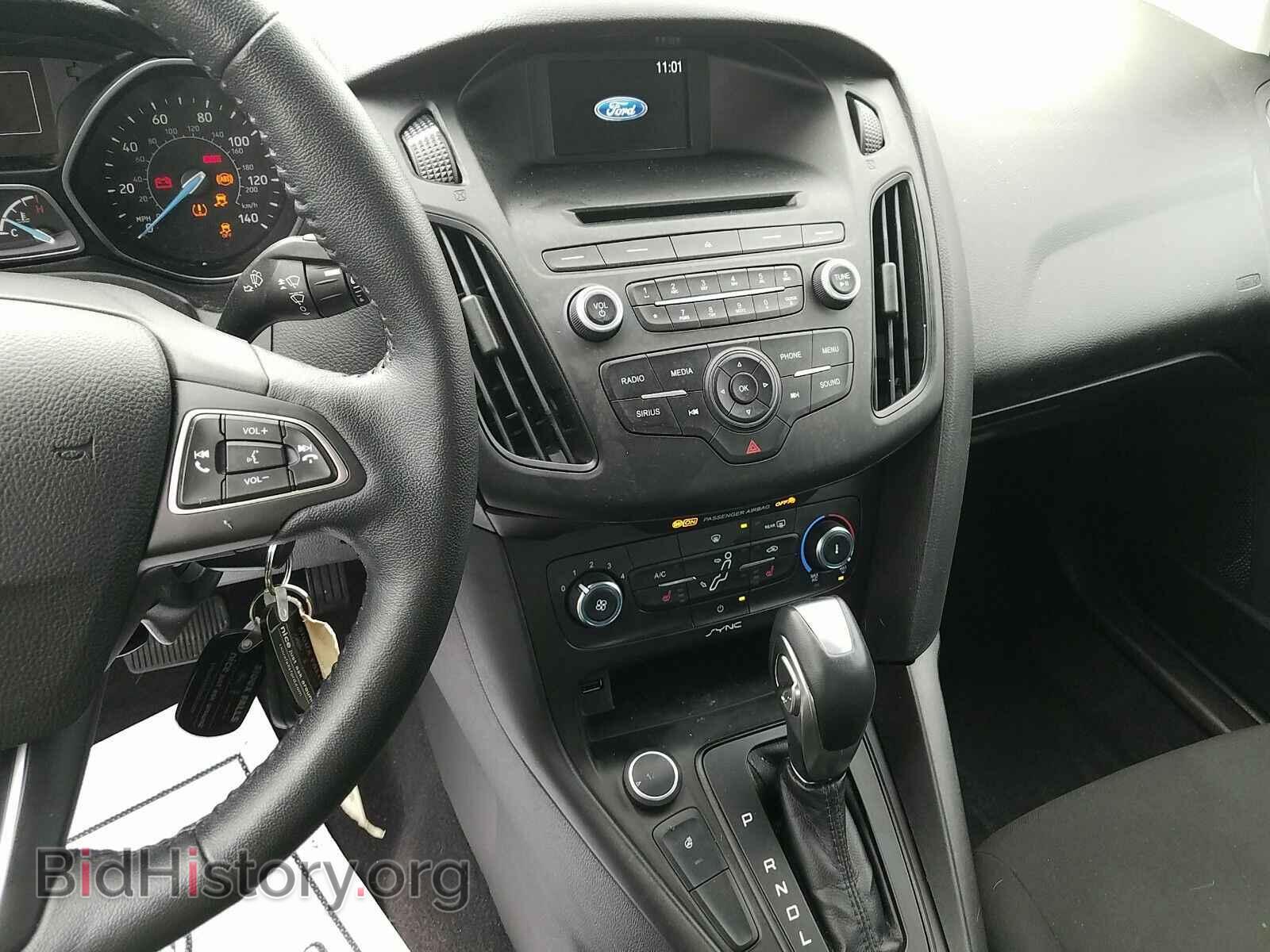 2016 Ford Focus - VIN: 1FADP3F26GL395579 - Photo 4