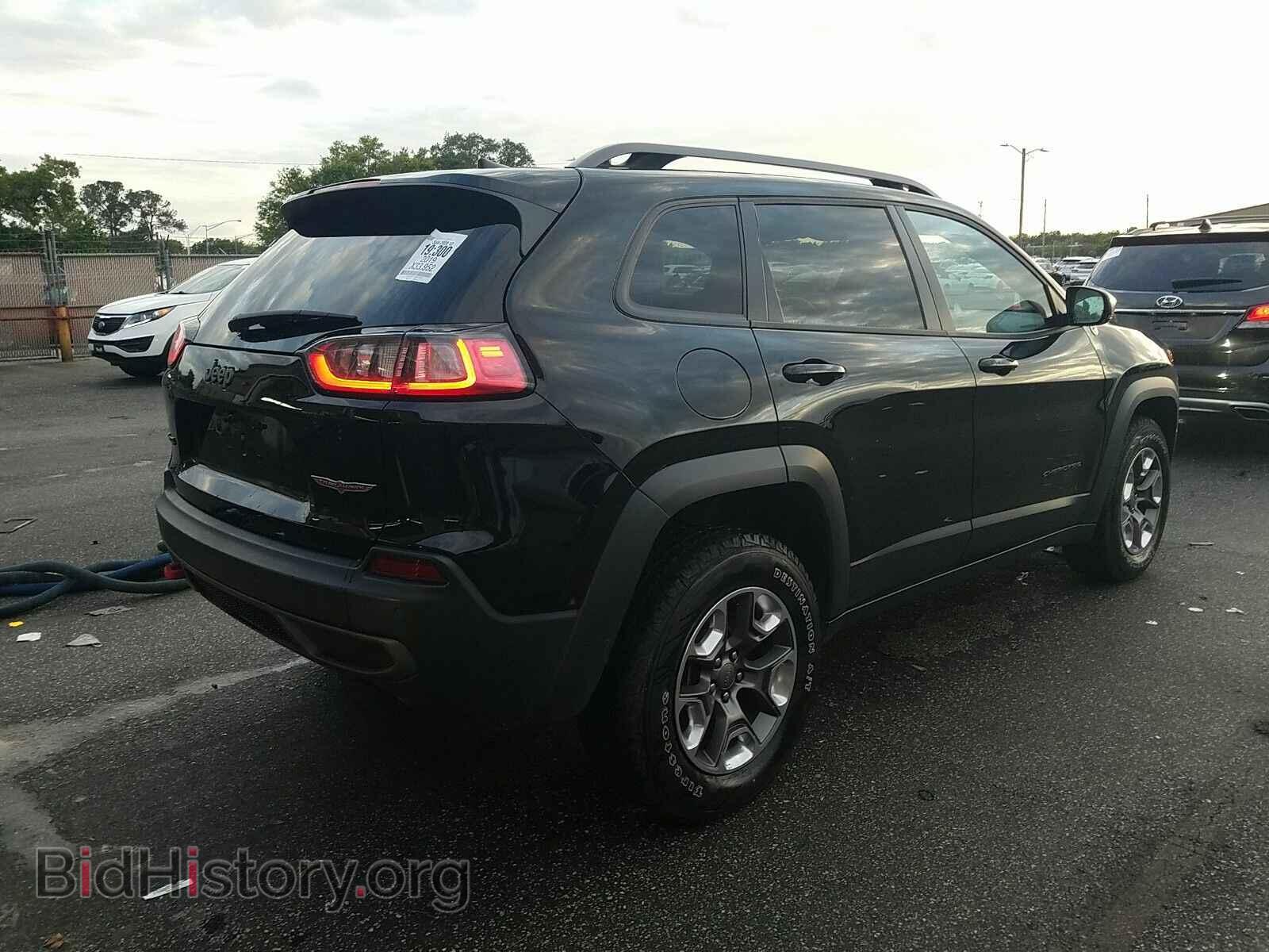 2019 Jeep Cherokee - VIN: 1C4PJMBX4KD298965 - Photo 2