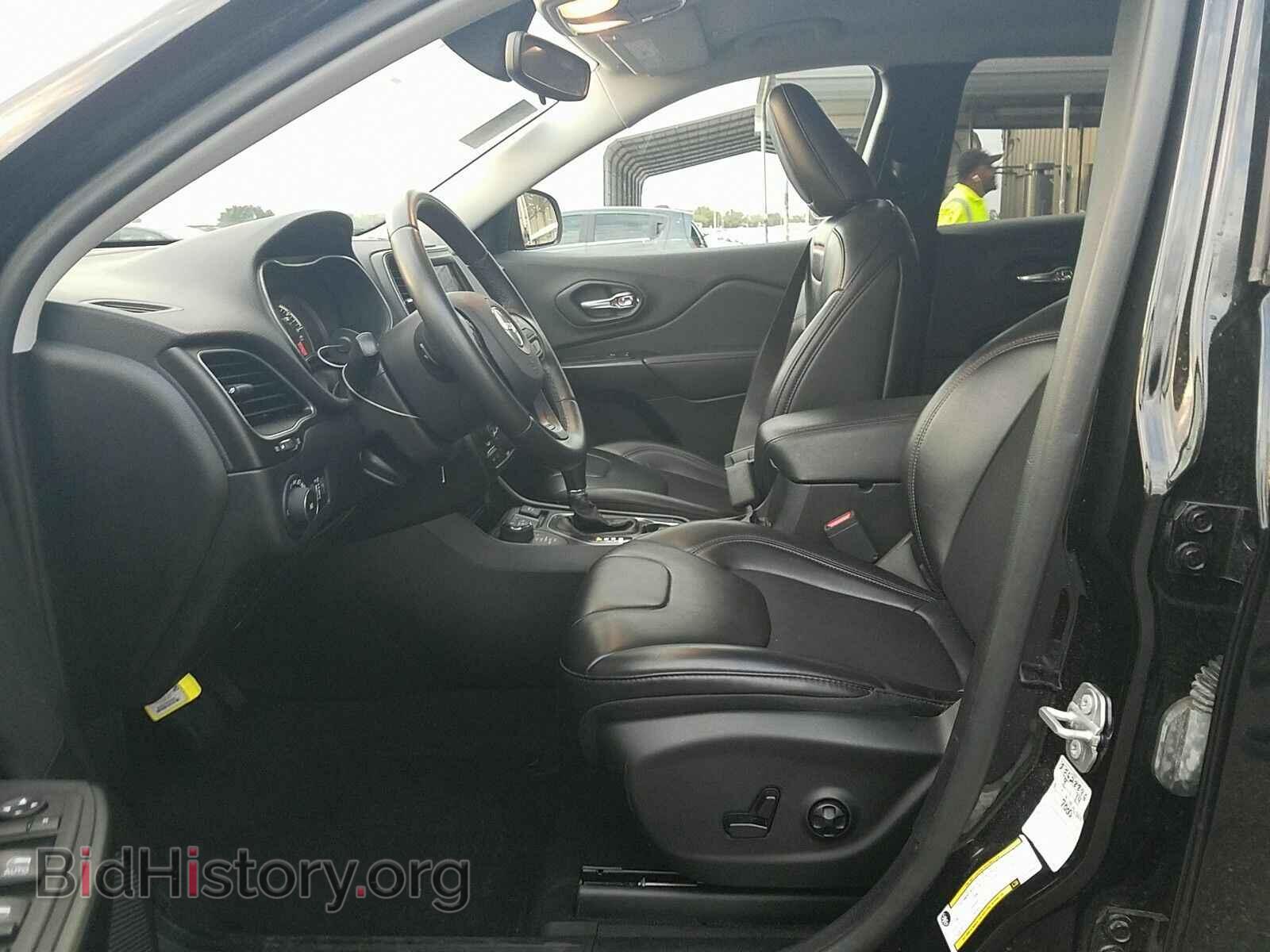 2019 Jeep Cherokee - VIN: 1C4PJMBX4KD298965 - Photo 3