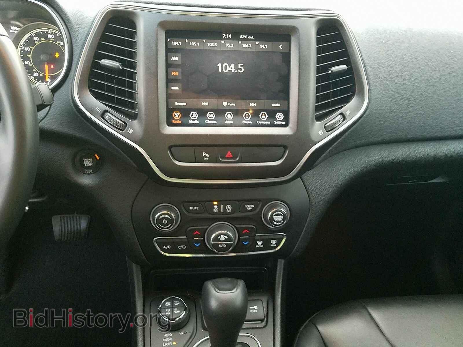 2019 Jeep Cherokee - VIN: 1C4PJMBX4KD298965 - Photo 4