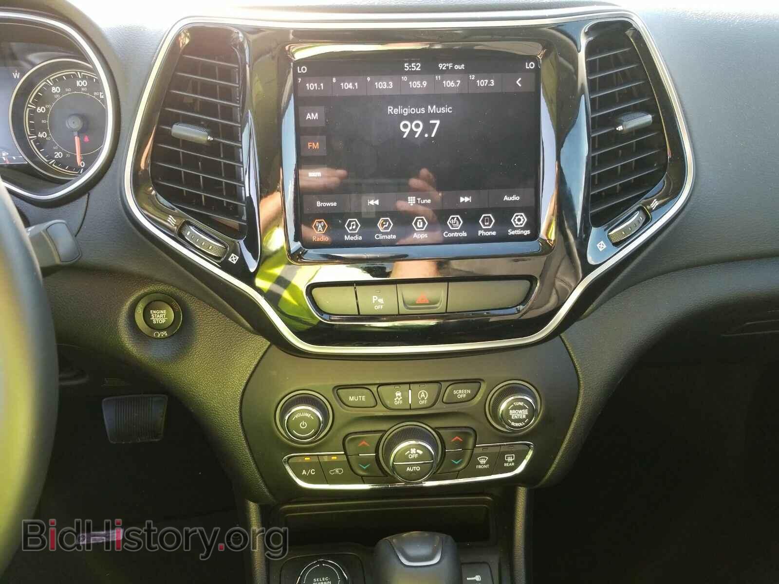 2019 Jeep Cherokee - VIN: 1C4PJMDX2KD397295 - Photo 4