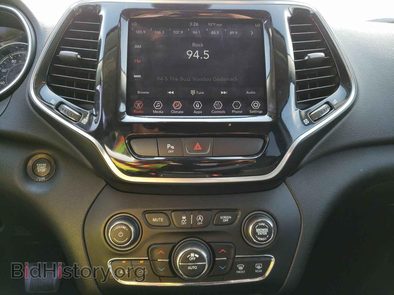 2019 Jeep Cherokee - VIN: 1C4PJLDB4KD302430 - Photo 4