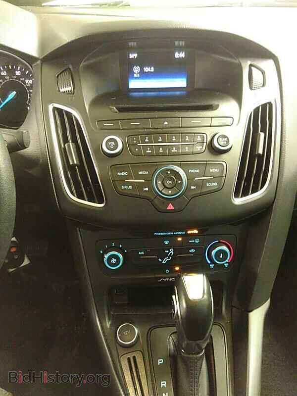 2016 Ford Focus - VIN: 1FADP3F23GL403069 - Photo 4