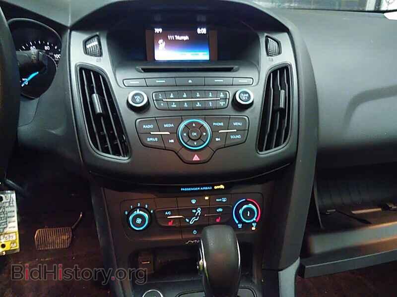 2017 Ford Focus - VIN: 1FADP3K28HL210102 - Фото 4