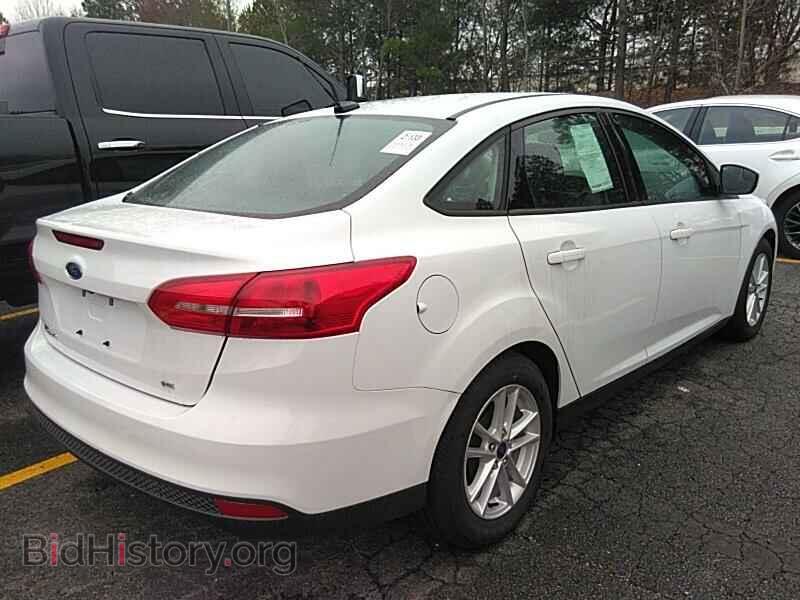 2018 Ford Focus - VIN: 1FADP3F22JL307585 - Фото 2