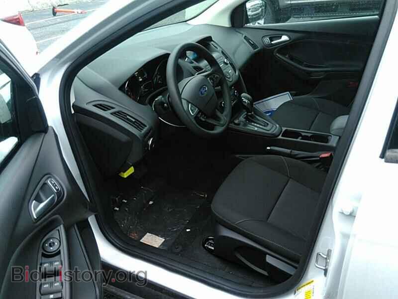 2018 Ford Focus - VIN: 1FADP3F22JL307585 - Фото 3