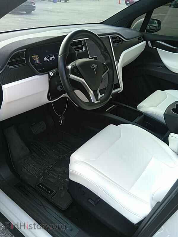 2017 Tesla Model X - VIN: 5YJXCDE29HF052036 - Фото 3