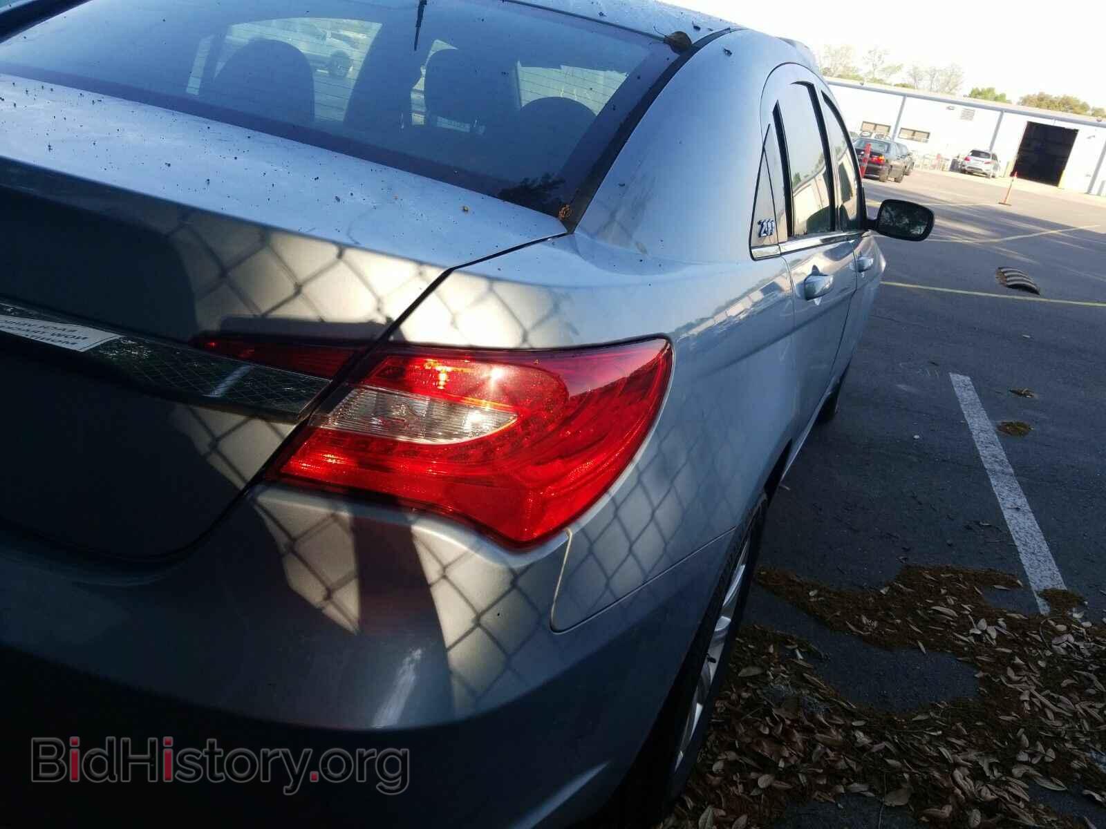 2013 Chrysler 200 - VIN: 1C3CCBBB8DN550266 - Фото 2