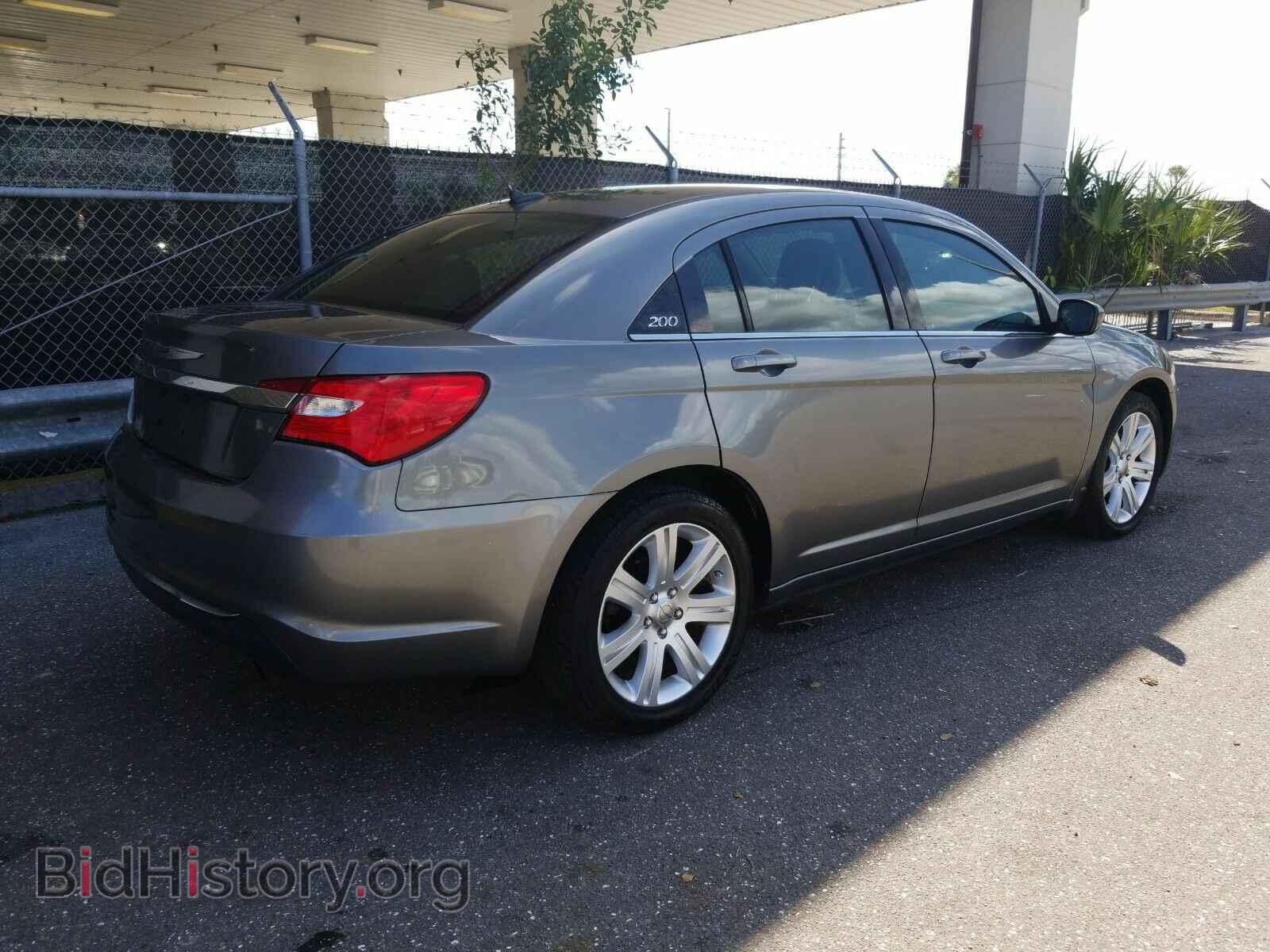 2013 Chrysler 200 - VIN: 1C3CCBAB4DN706109 - Photo 2