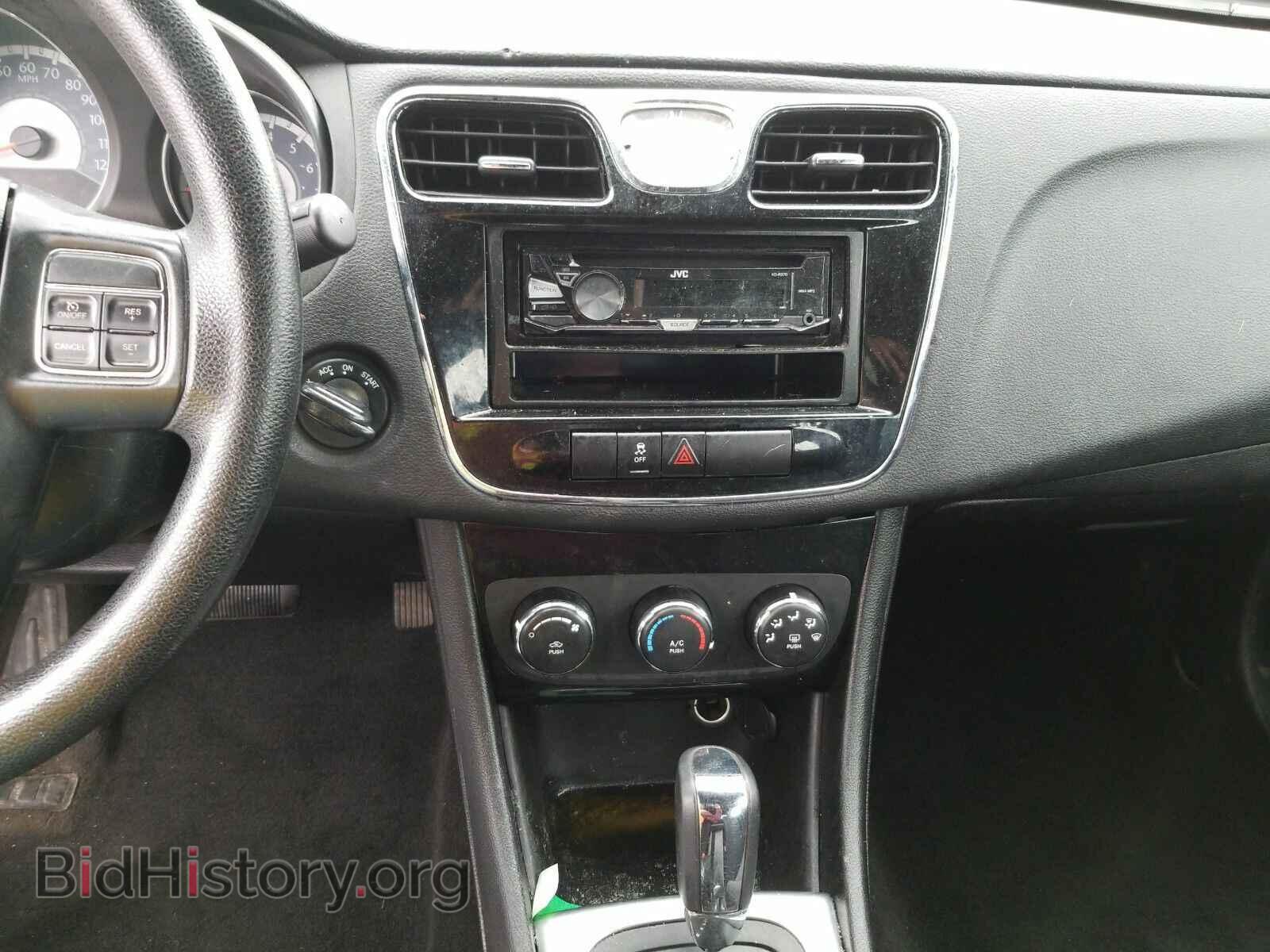 2013 Chrysler 200 - VIN: 1C3CCBAB7DN734597 - Фото 4