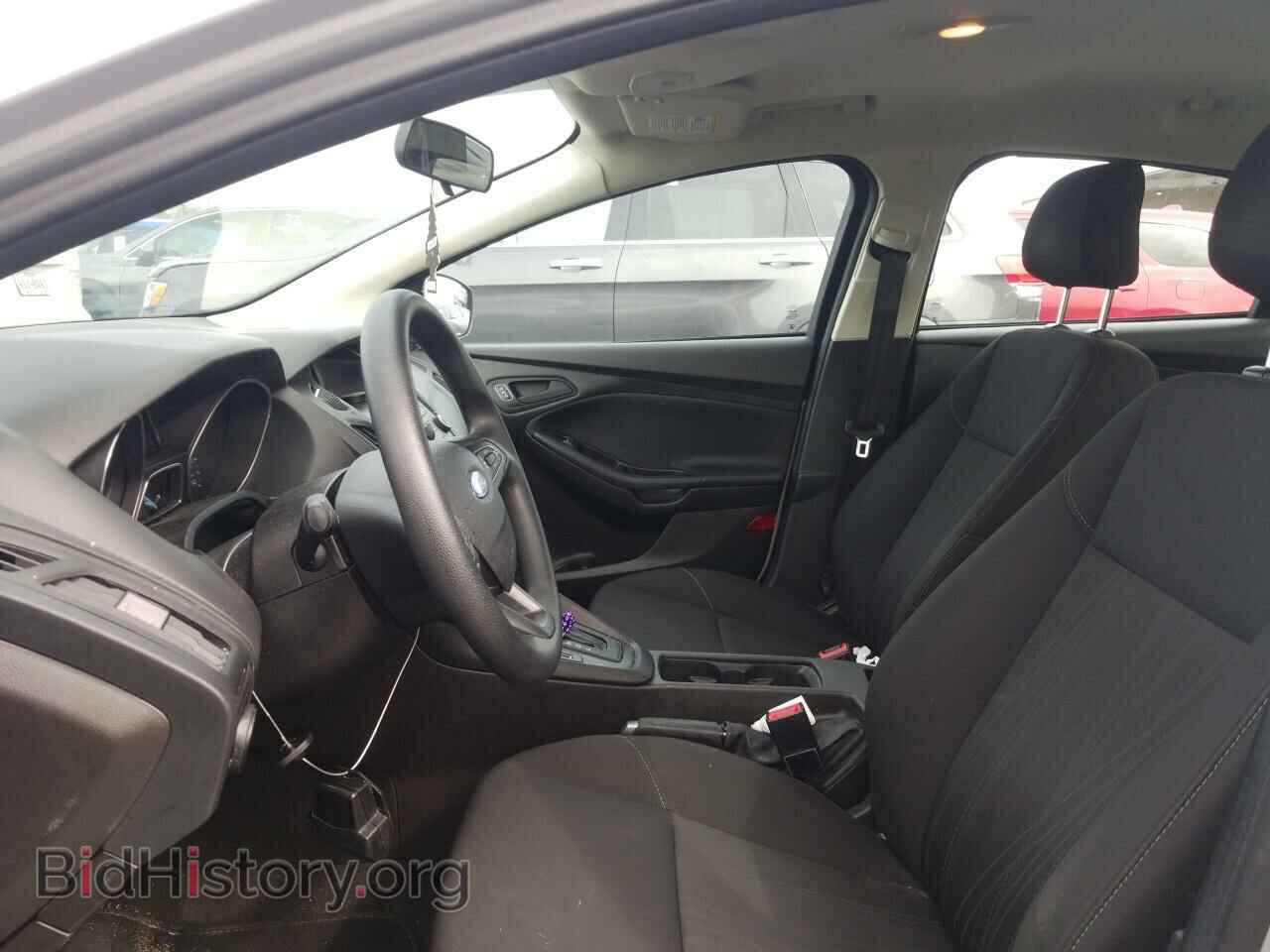 2016 Ford Focus - VIN: 1FADP3E2XGL379323 - Photo 3