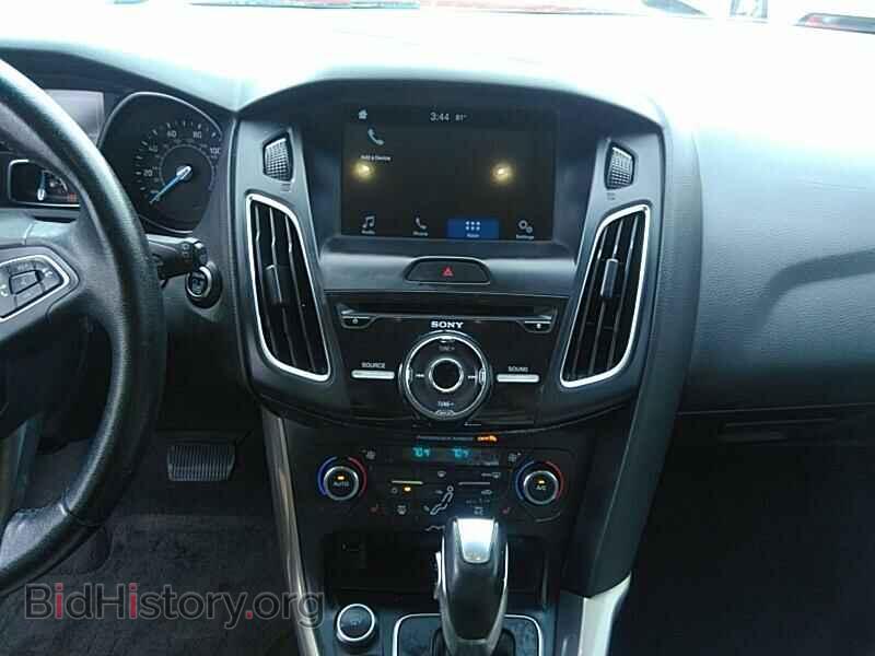 2016 Ford Focus - VIN: 1FADP3N28GL302496 - Photo 4