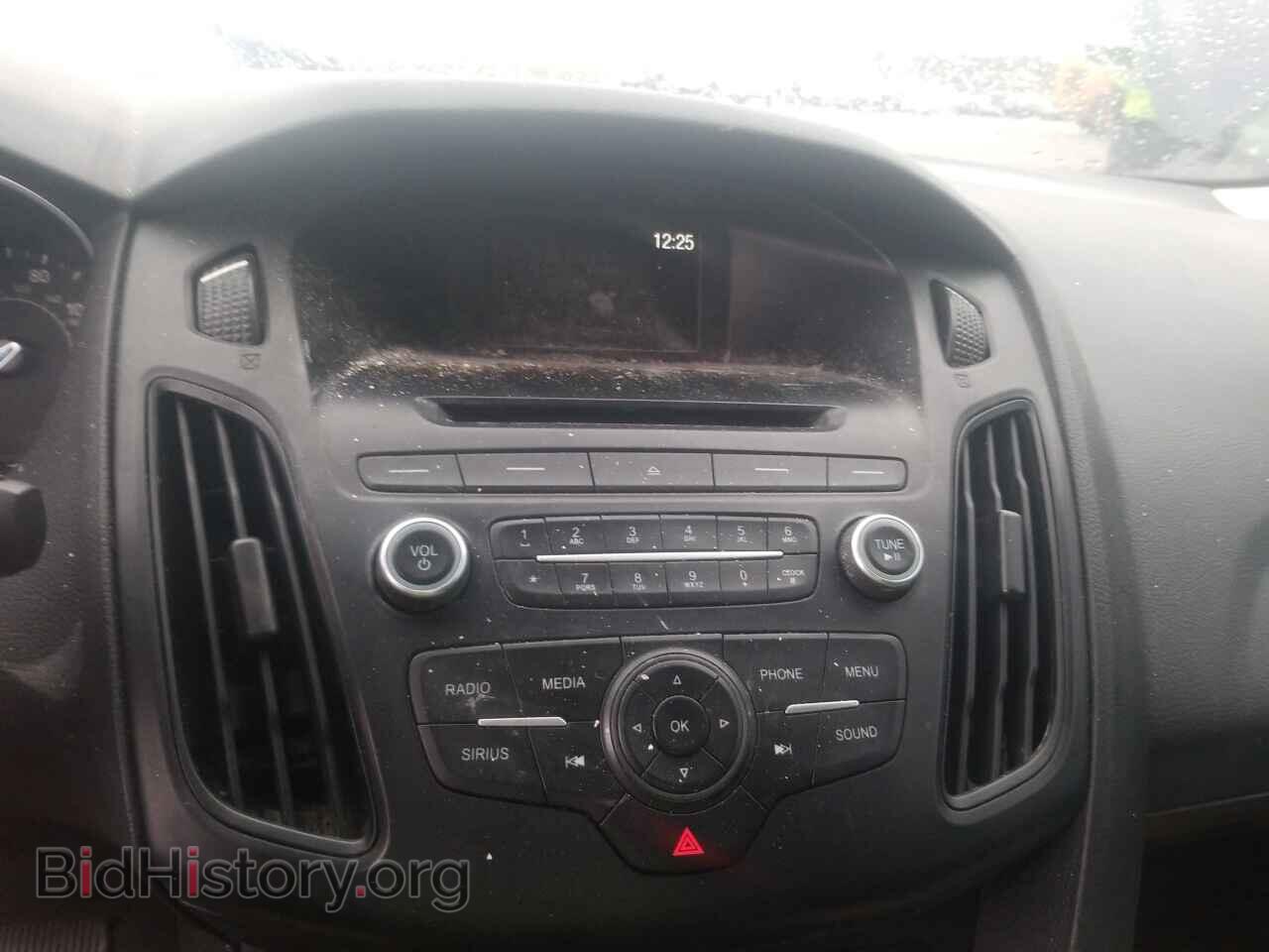 2017 Ford Focus - VIN: 1FADP3F29HL330596 - Фото 4