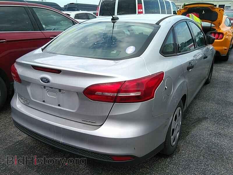 2016 Ford Focus - VIN: 1FADP3E27GL241691 - Photo 2