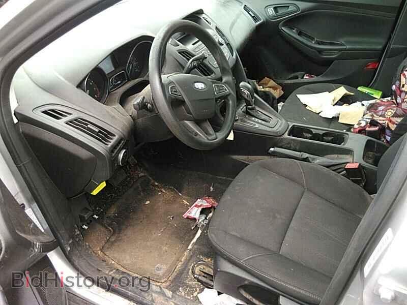 2016 Ford Focus - VIN: 1FADP3E27GL241691 - Photo 3