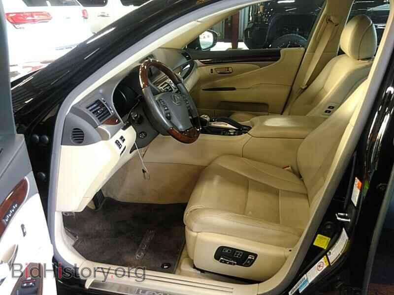 2017 Lexus LS - VIN: JTHBL5EF8H5144757 - Photo 3