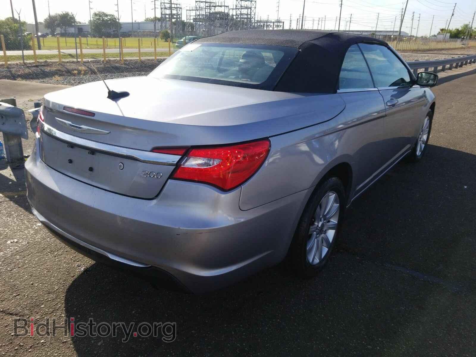 2013 Chrysler 200 - VIN: 1C3BCBEB4DN592313 - Photo 2