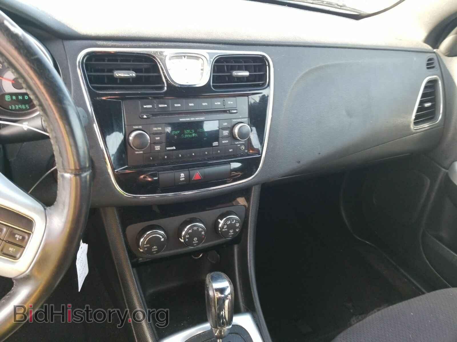 2013 Chrysler 200 - VIN: 1C3BCBEB4DN592313 - Photo 4