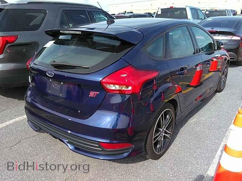 2017 Ford Focus - VIN: 1FADP3L94HL220900 - Photo 2