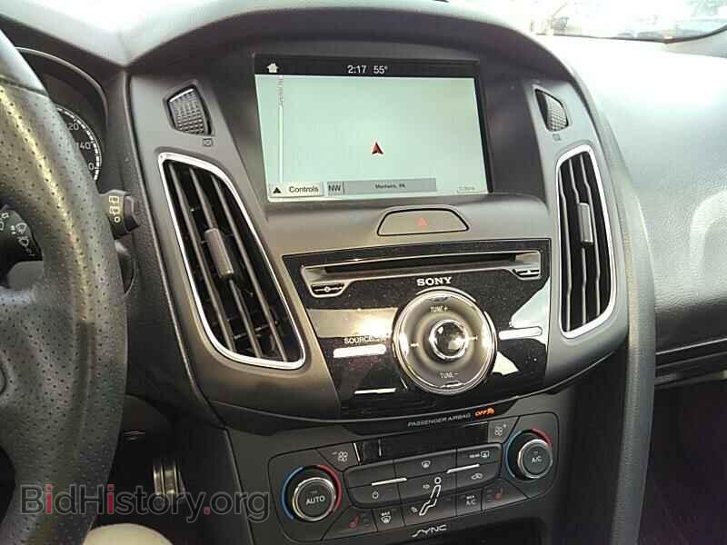 2017 Ford Focus - VIN: 1FADP3L94HL220900 - Photo 4
