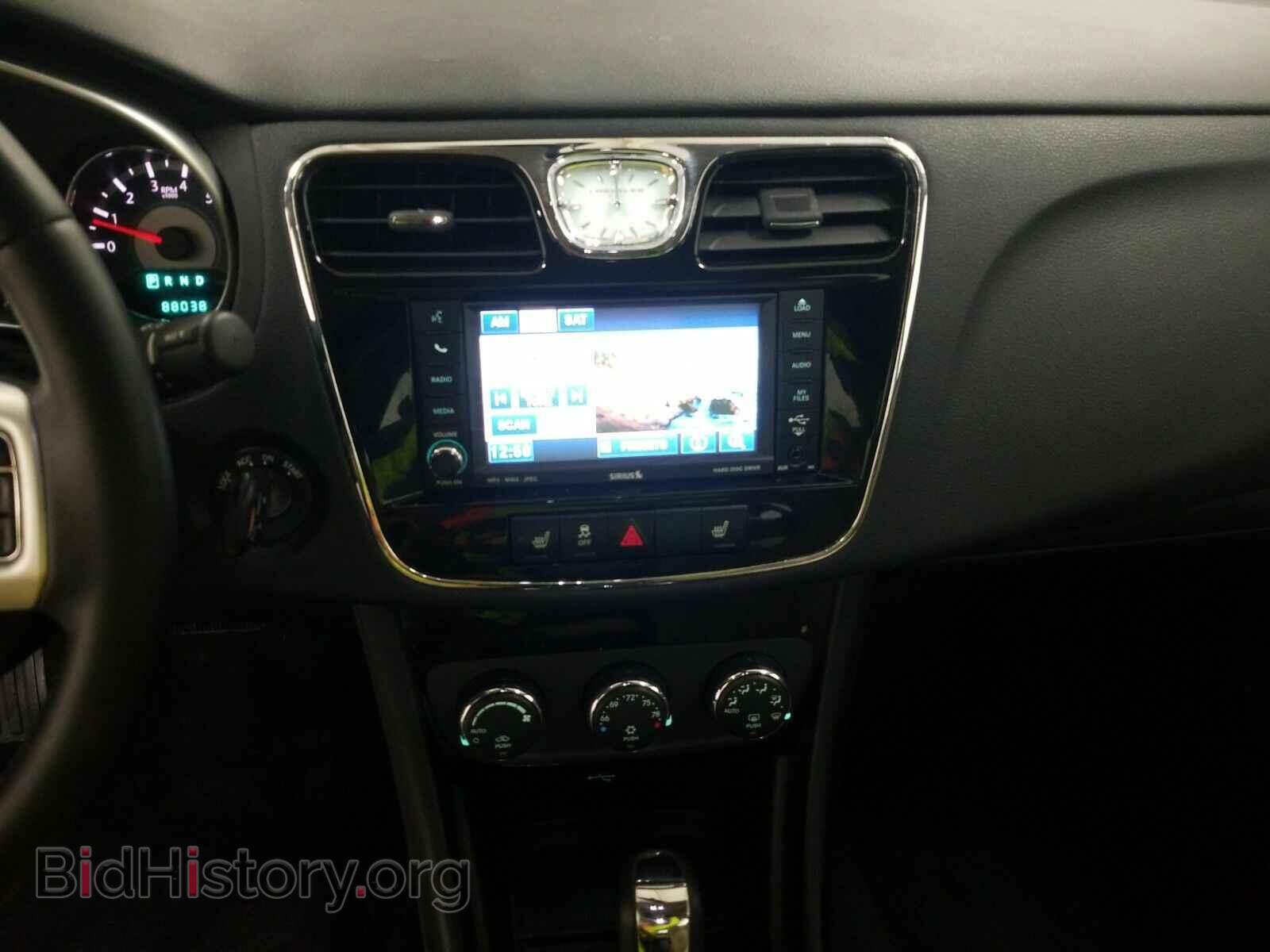 2011 Chrysler 200 - VIN: 1C3BC2FG5BN588648 - Фото 11