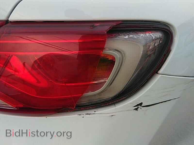 2016 Chrysler 200 - VIN: 1C3CCCCB7GN163359 - Фото 10