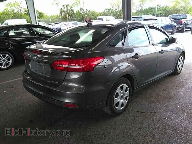 2015 Ford Focus - VIN: 1FADP3E22FL304582 - Photo 2