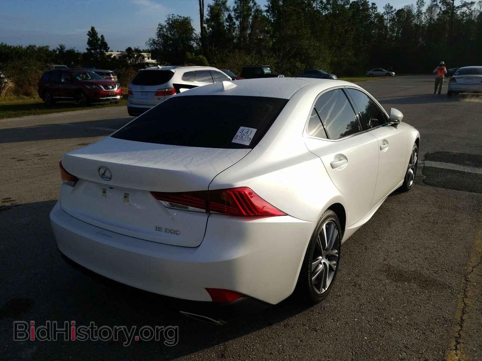 2018 Lexus IS - VIN: JTHBA1D26J5075800 - Фото 2