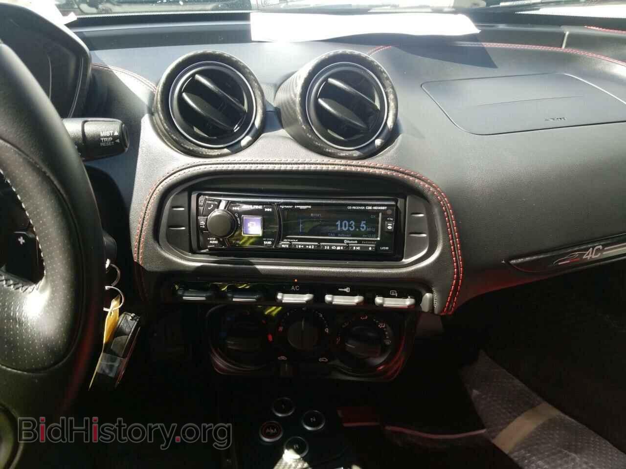 2016 Alfa Romeo 4C - VIN: ZARBAAA47GM181703 - Фото 4