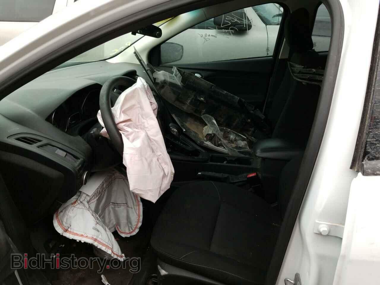 2017 Ford Focus - VIN: 1FADP3K21HL224004 - Фото 3