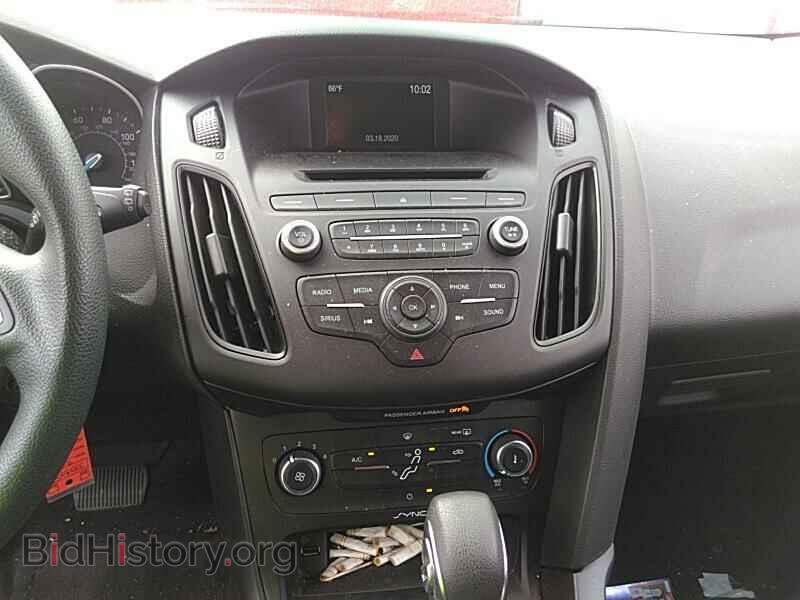 2017 Ford Focus - VIN: 1FADP3K21HL333353 - Фото 4