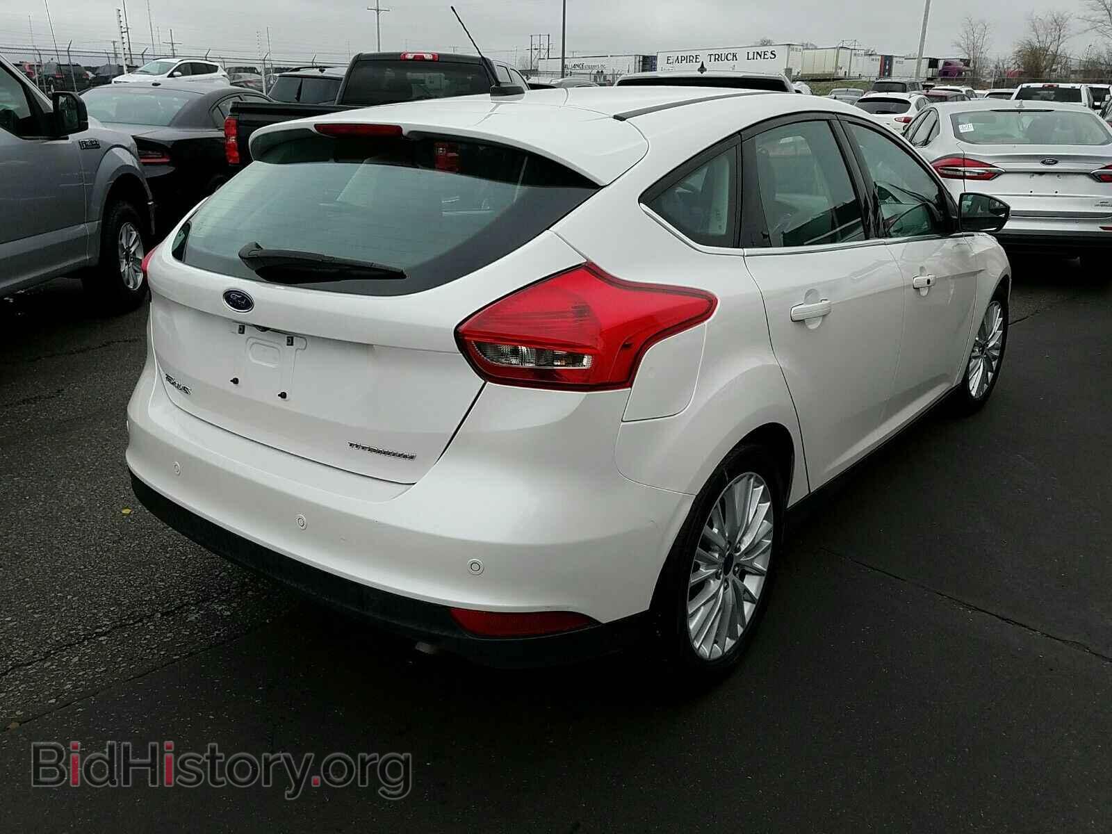 2016 Ford Focus - VIN: 1FADP3N24GL260019 - Photo 2