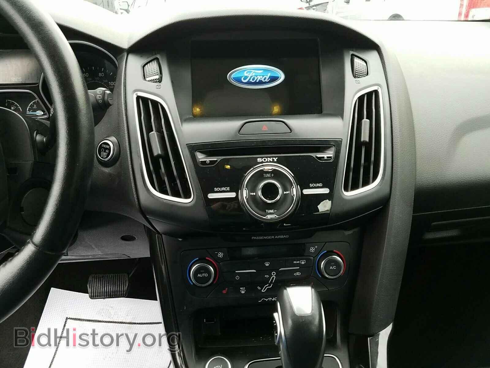 2016 Ford Focus - VIN: 1FADP3N24GL260019 - Photo 4