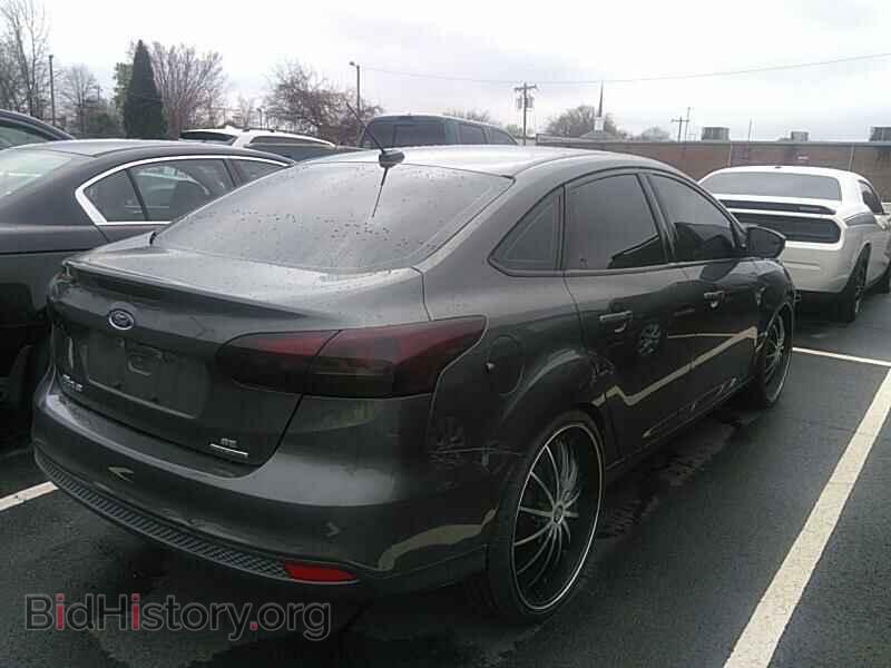 2016 Ford Focus - VIN: 1FADP3F2XGL226620 - Photo 2