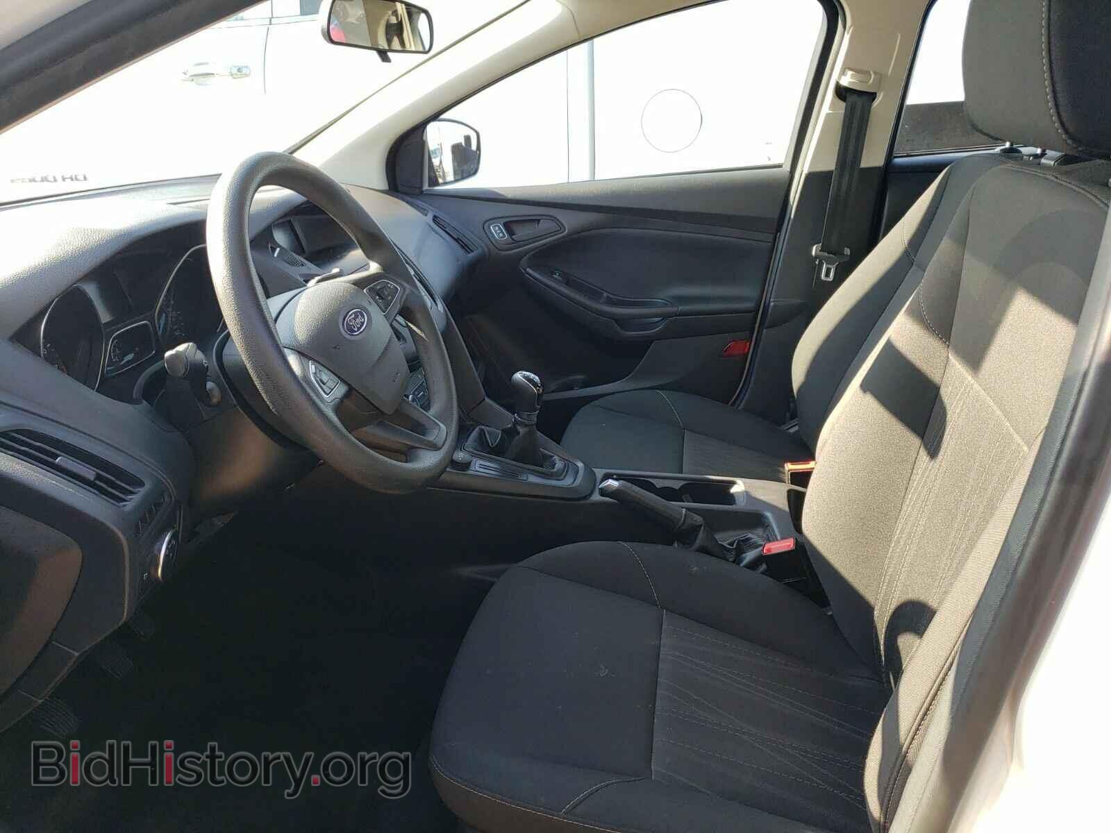 2018 Ford Focus - VIN: 1FADP3E29JL267488 - Фото 3