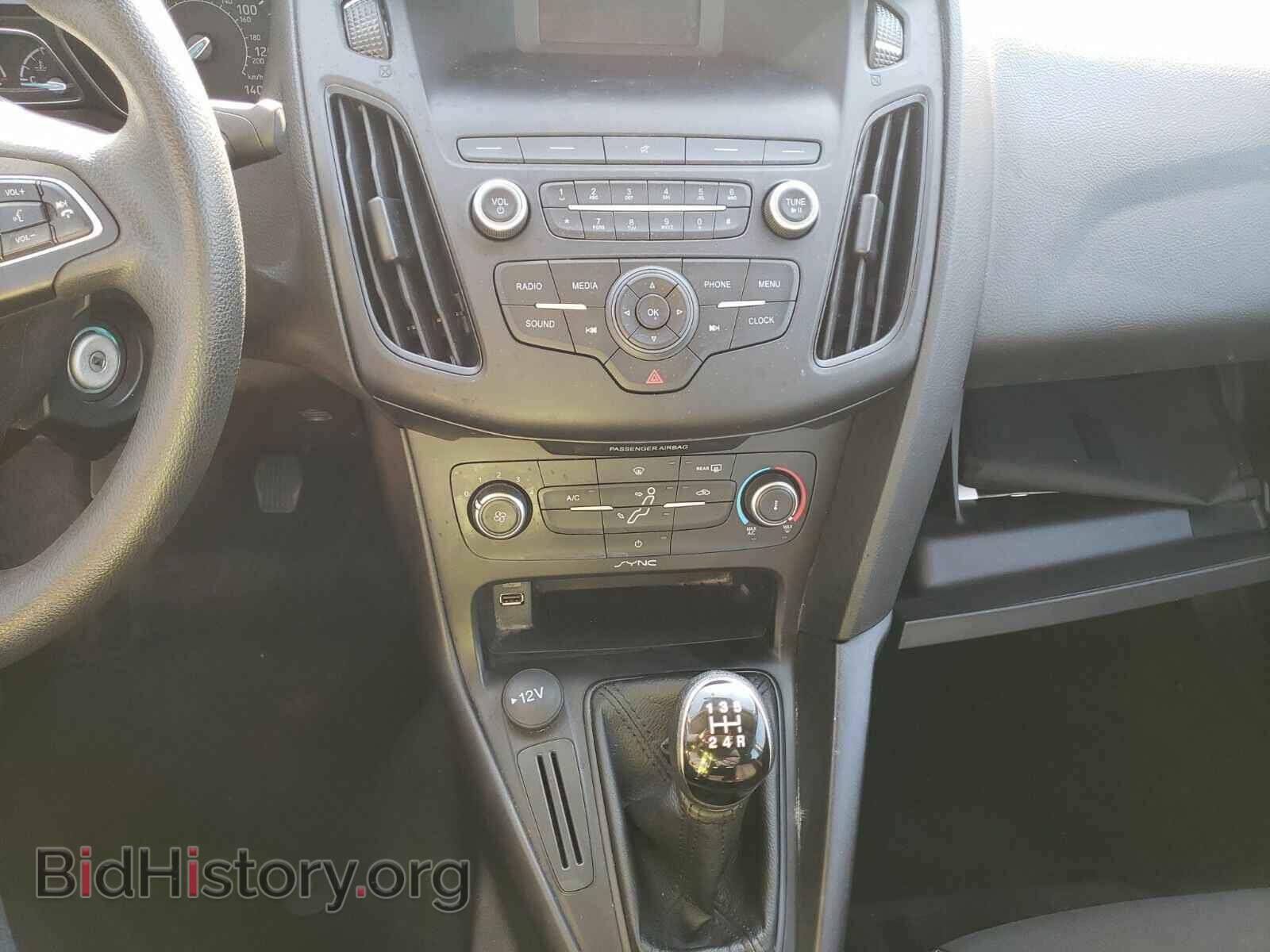 2018 Ford Focus - VIN: 1FADP3E29JL267488 - Фото 4