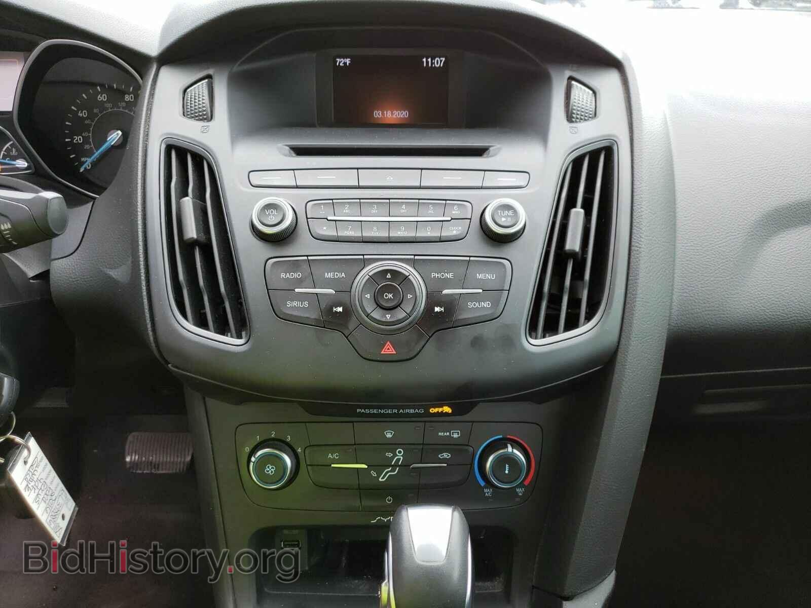 2016 Ford Focus - VIN: 1FADP3F27GL378886 - Photo 4