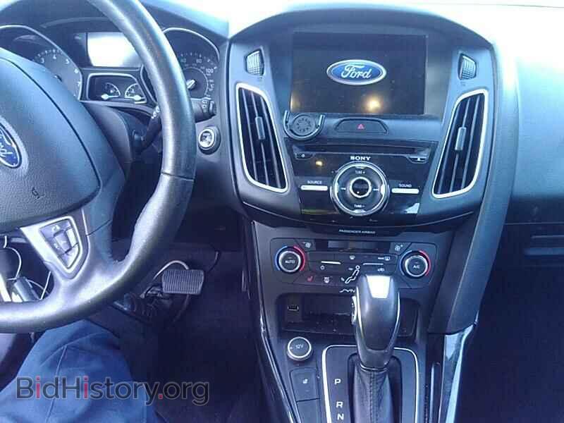 2017 Ford Focus - VIN: 1FADP3N28HL320501 - Фото 4