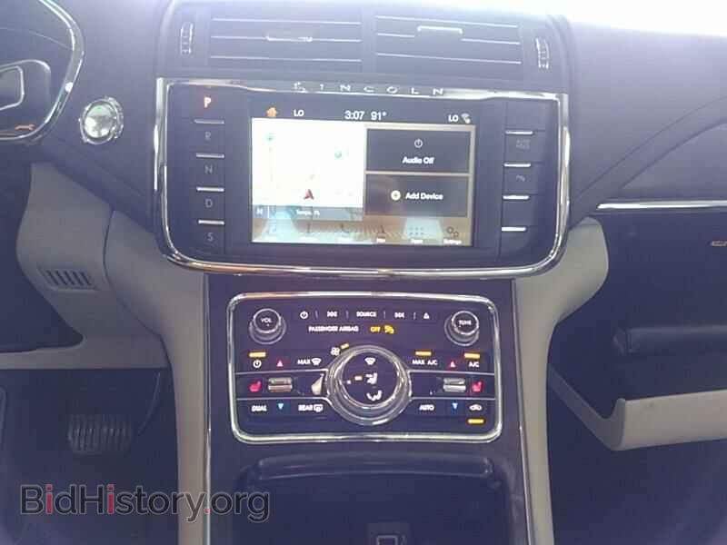 2017 Lincoln Continental - VIN: 1LN6L9SPXH5627802 - Photo 4