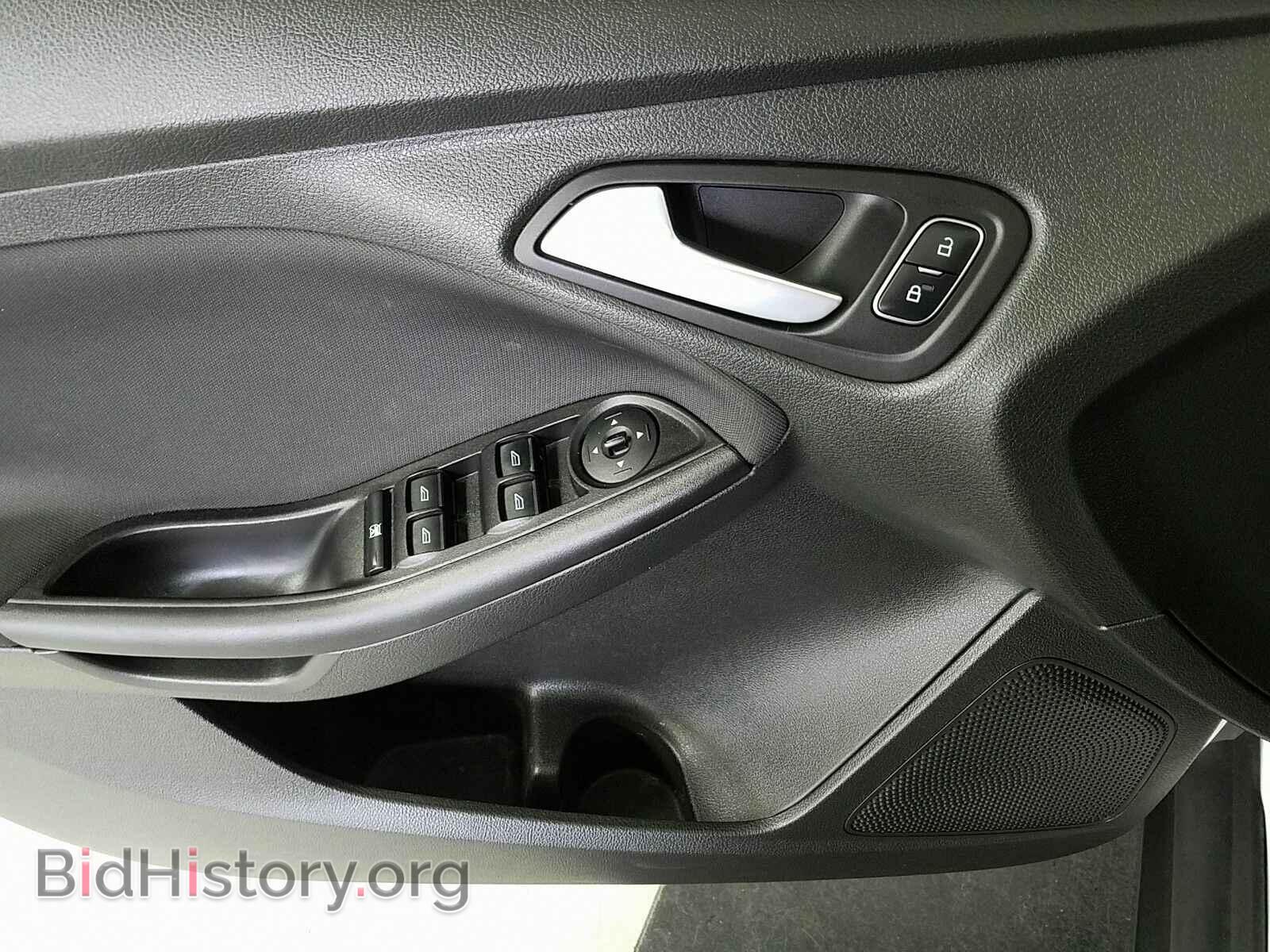 2016 Ford Focus - VIN: 1FADP3K25GL405783 - Photo 9