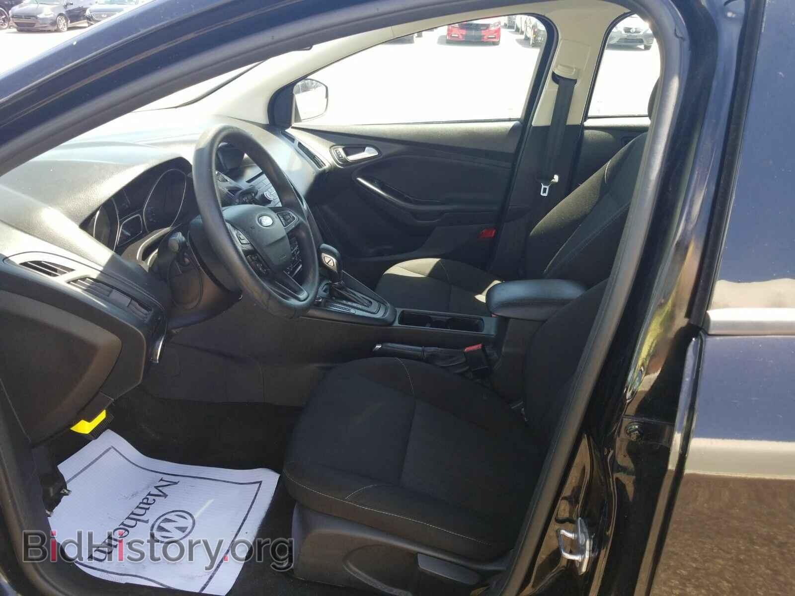 2017 Ford Focus - VIN: 1FADP3F22HL223986 - Фото 3
