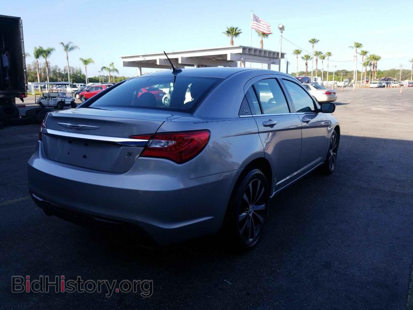 2013 Chrysler 200 - VIN: 1C3CCBBG2DN716812 - Фото 2
