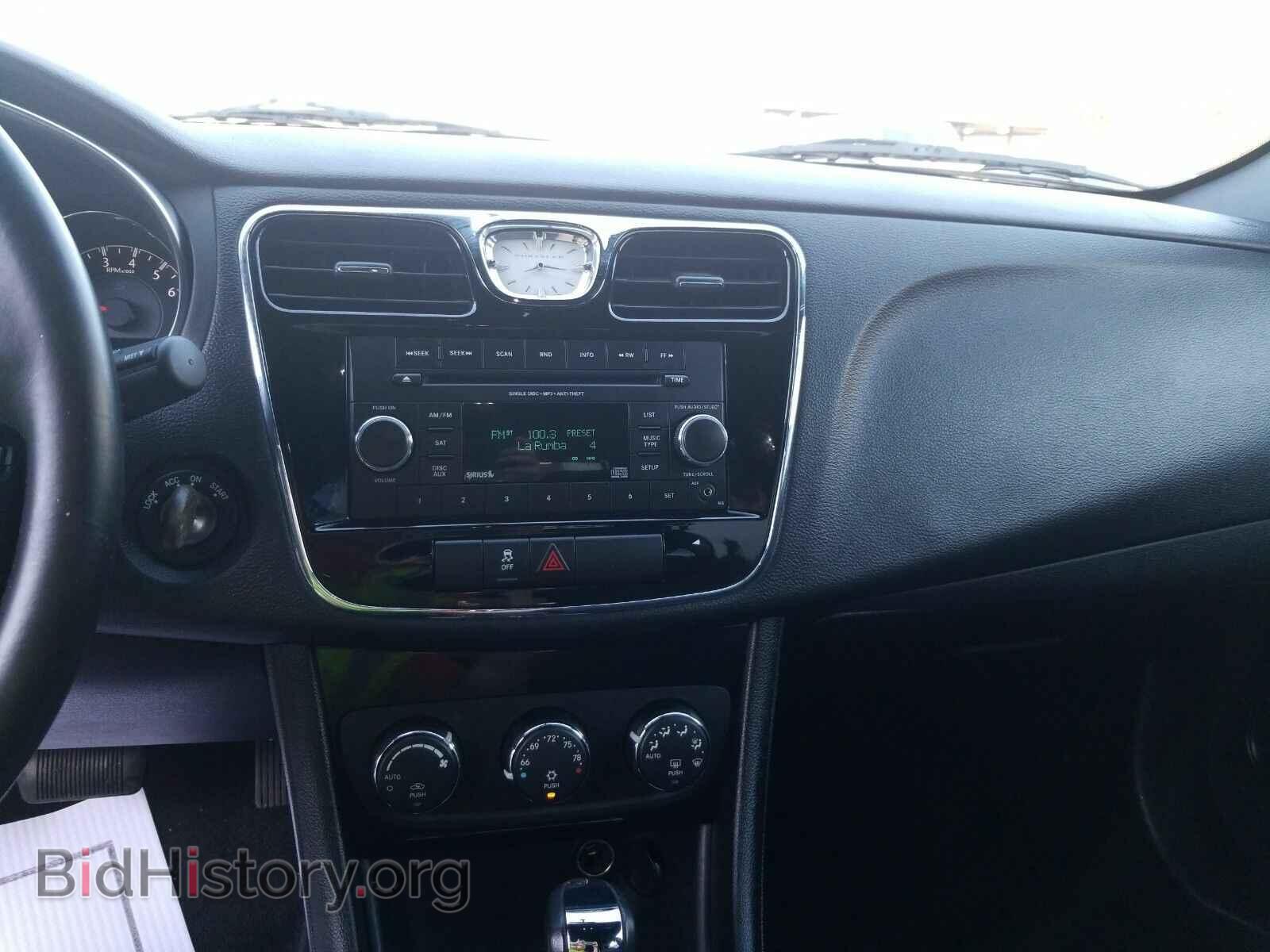2013 Chrysler 200 - VIN: 1C3CCBBG2DN716812 - Фото 4