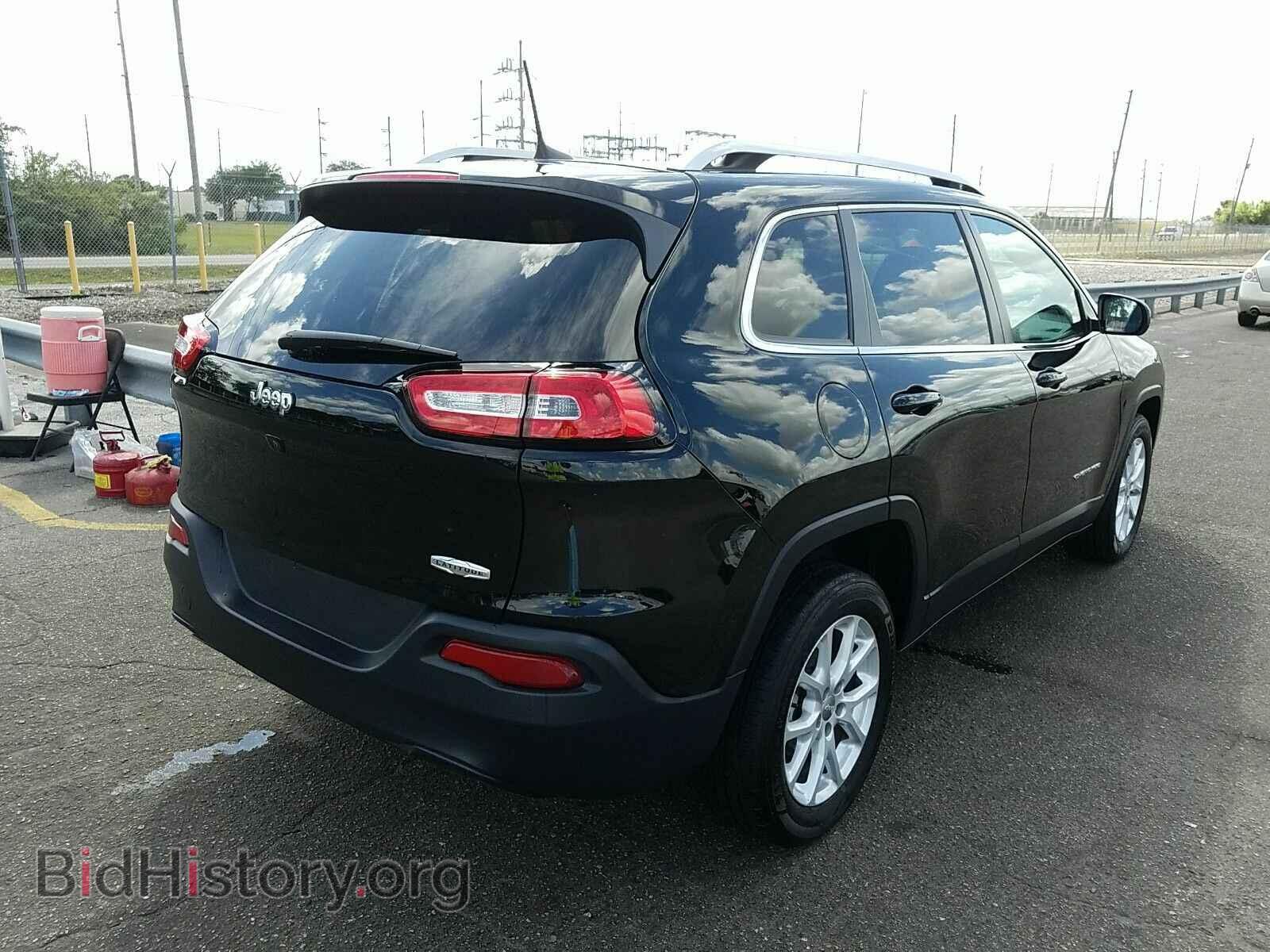 2018 Jeep Cherokee - VIN: 1C4PJLLB7JD587270 - Фото 2