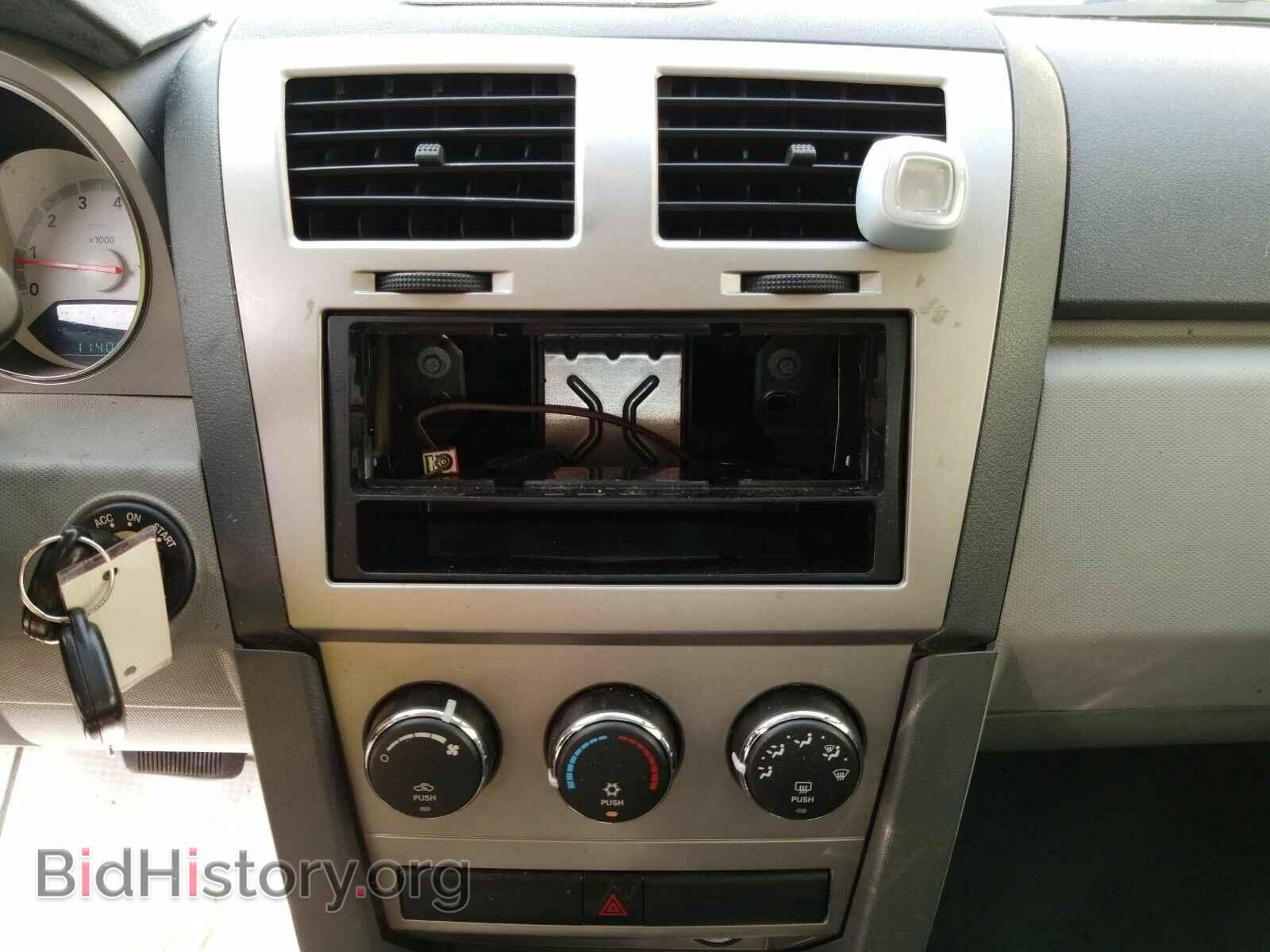 2008 Dodge Avenger - VIN: 1B3LC56KX8N265647 - Фото 4