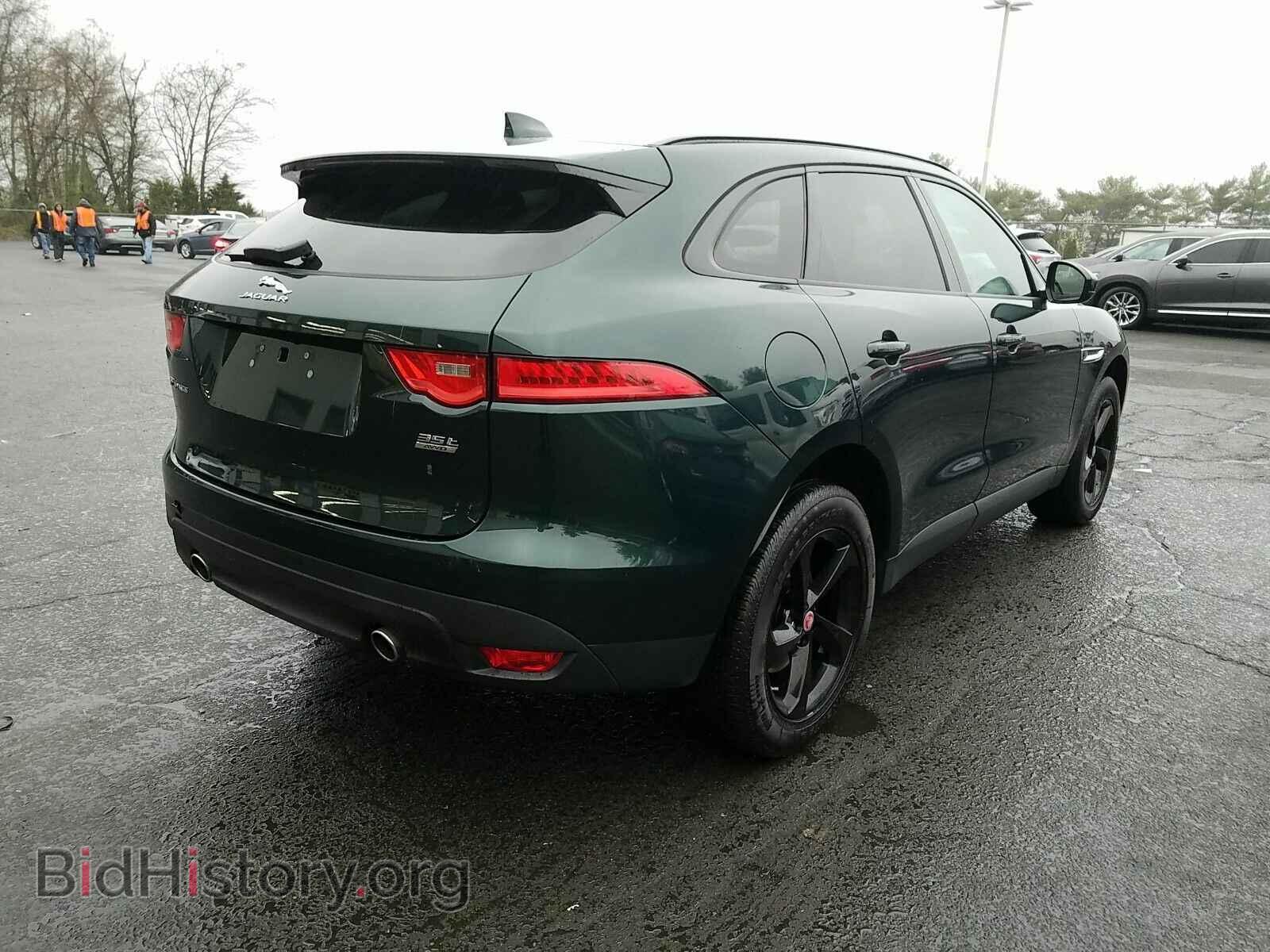 2017 Jaguar F-PACE - VIN: SADCJ2BV7HA498822 - Фото 2